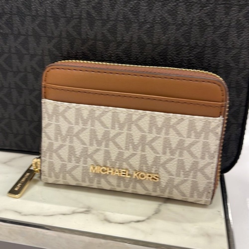 Michael Kors Jet Set Travel Medium Zip Around Card Case Vanilla - Picture 7 of 16